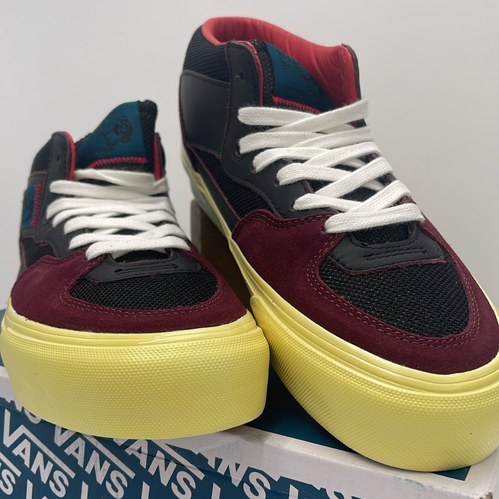 Vans WMNS Half Cab VIt L Vintage Sport Port Royale
VN0A5KC7FSJ
Sneakers - Picture 5 of 16